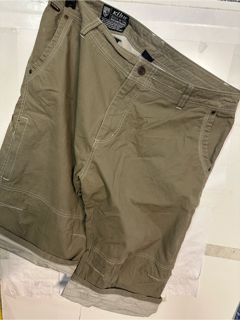Kuhl Men's Cargo Shorts in tan size 40